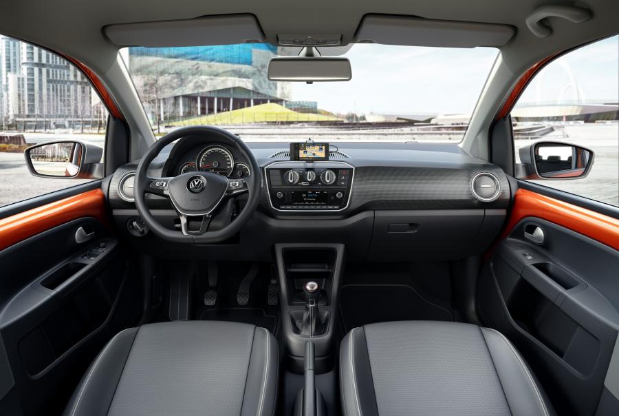 Торпедо Volkswagen cross up! 2017 года  (LA) (фото 4 из 4)